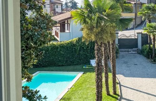 Meina Apartamento | Apartment Le Gemme-2 by Interhome