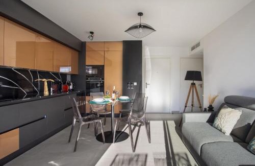 Cros-de-Cagnes Apartamento | Apartment Le Grey Pearl by Interhome