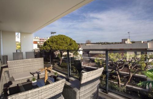 Cros-de-Cagnes Apartamento | Apartment Le Grey Pearl by Interhome