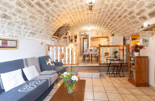 Payzac Apartamento | Apartment 'Le Mas De La Blache' with Mountain View and Wi-Fi