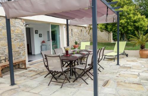 Le Castellet Apartamento | Apartment Le Mas Line by Interhome