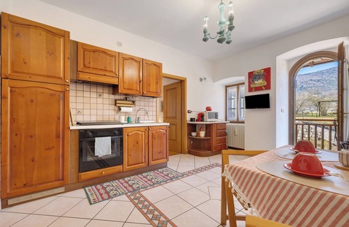 Comano Terme Apartamento | Apartamento 'Le More' con vistas a la montaña, balcón y Wi-Fi