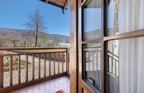 Comano Terme Apartamento | Apartamento 'Le More' con vistas a la montaña, balcón y Wi-Fi
