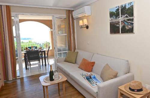 Le Dramont Apartamento | Apartment Le Village - E1 208 by Interhome