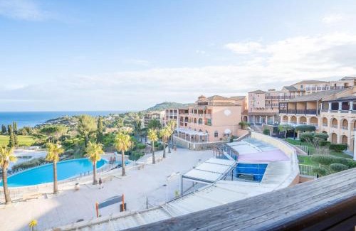 Cap Esterel Apartamento | Apartment Le Village - E1320 by Interhome