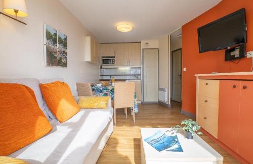 Cap Esterel Apartamento | Apartment Le Village - C4 008 by Interhome