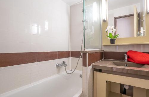 Cap Esterel Apartamento | Apartment Le Village - C4 008 by Interhome