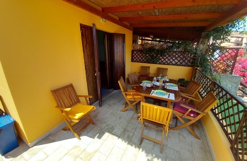 Torre dei Corsari Apartamento | Apartamento 'Lentischio' con vistas al mar y terraza privada
