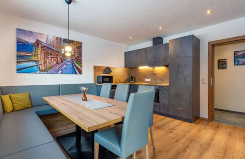 See Apartamento | Apartamento Leo by Interhome