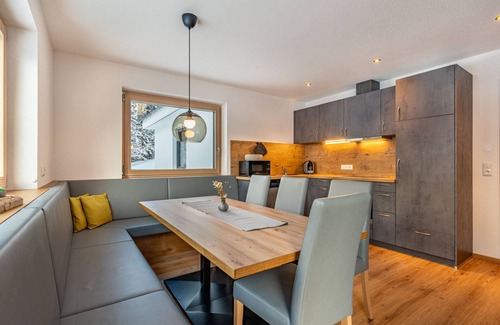 See Apartamento | Apartamento Leo by Interhome