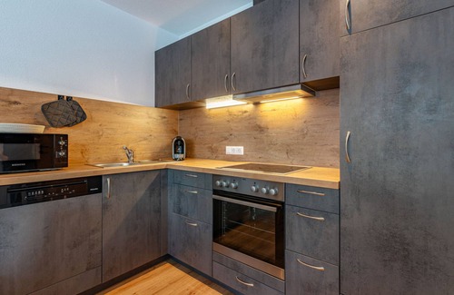 See Apartamento | Apartamento Leo by Interhome