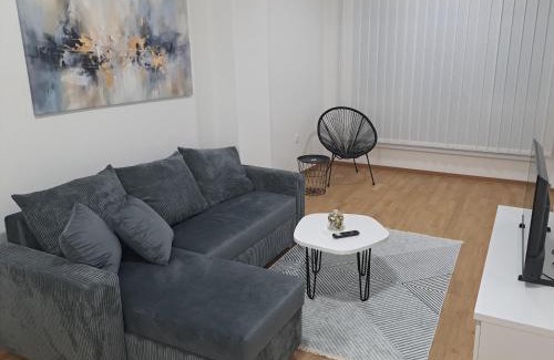 Petrovec Apartamento | Apartment Leo