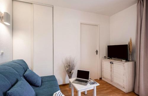 Le Verdon-sur-Mer Apartamento | Apartment Les Alcyons T3 by Interhome