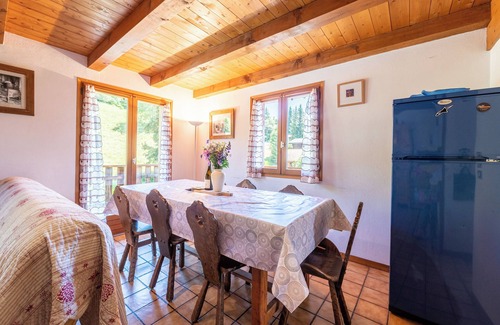 Crest-Voland Apartamento | Apartamento 'Les Bouquetins,Piscine Et Aire Jeux' con vistas a la montaña, jardín compartido y Wi-Fi