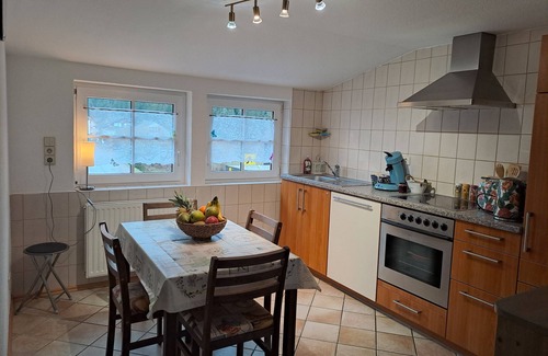 Tennenbronn Apartamento | Apartamento 'Les Papillons' con vistas a la montaña, terraza compartida y Wi-Fi