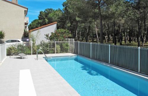 Argeles Plage Apartamento | Apartment Les Pins Parasols-1 by Interhome