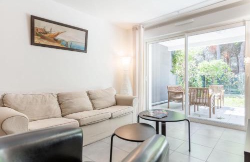 Argeles Plage Apartamento | Apartment Les Pins Parasols-1 by Interhome