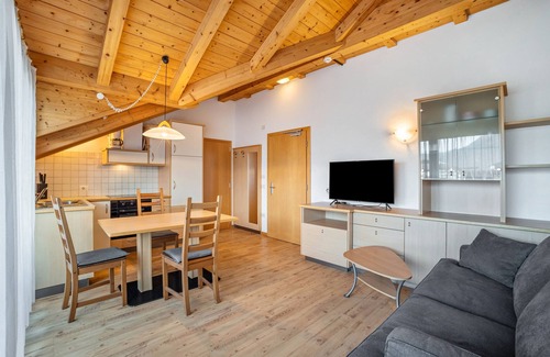 Naz Apartamento | Apartamento 'Linder 21' con vistas a la montaña, piscina compartida y Wi-Fi