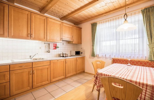 Corvara in Badia Apartamento | Apartamento 'Lisüra Cir' con vistas a la montaña y Wi-Fi