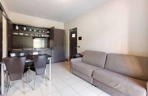 Loano Apartamento | Apartamento "Loano2 - Bilo Terra - Villaggio"; jardín privado, piscinas compartidas y Wi-Fi