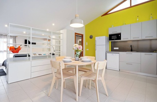 Bellvey Apartamento | Apartamento 'Loft El Til-ler' con terraza privada y Wi-Fi