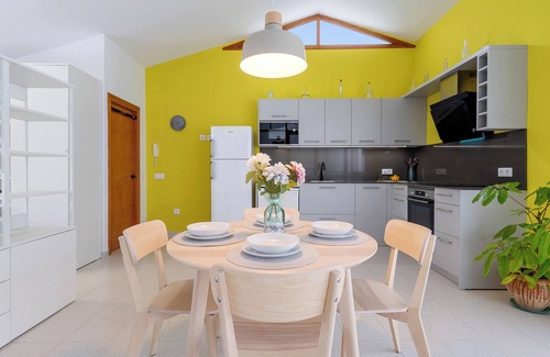 Bellvey Apartamento | Apartamento 'Loft El Til-ler' con terraza privada y Wi-Fi