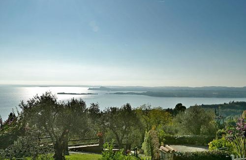 Toscolano Maderno Apartamento | Apartment Loretta in Villa Fiore