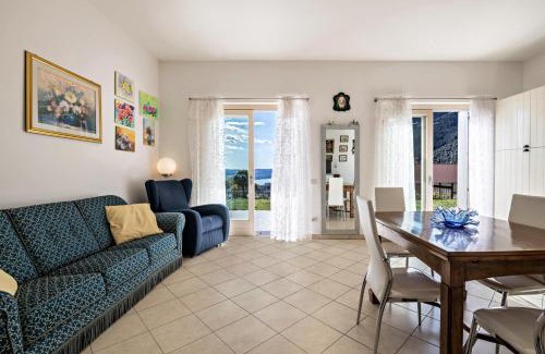 Toscolano Maderno Apartamento | Apartment Loretta in Villa Fiore
