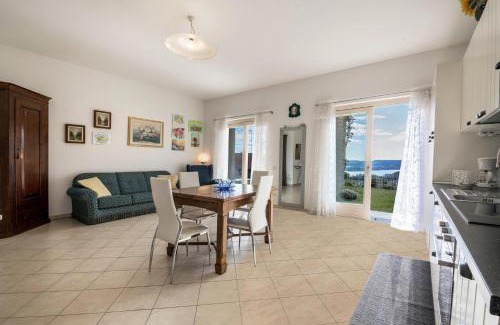 Toscolano Maderno Apartamento | Apartment Loretta in Villa Fiore