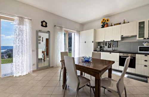 Toscolano Maderno Apartamento | Apartment Loretta in Villa Fiore