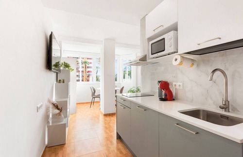 Torre del Mar Apartamento | Apartamento 'Lucía' con piscina compartida, Wi-Fi y aire acondicionado