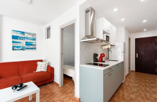 Torre del Mar Apartamento | Apartamento 'Lucía' con piscina compartida, Wi-Fi y aire acondicionado