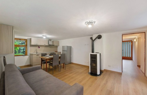 Issime Apartamento | Apartamento 'Luéisch Ketschu 1' con vistas a la montaña, jardín compartido y Wi-Fi