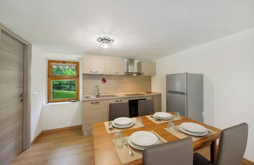 Issime Apartamento | Apartamento 'Luéisch Ketschu 1' con vistas a la montaña, jardín compartido y Wi-Fi