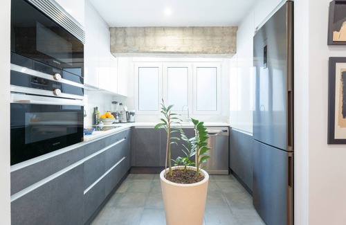 Penya-roja Apartamento | Apartamento 'Lujoso Ático Palau De La Música' con terraza compartida, Wi-Fi y aire acondicionado.