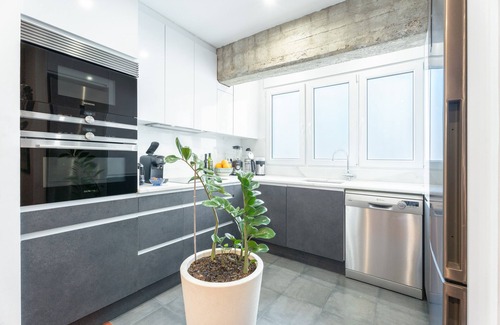 Penya-roja Apartamento | Apartamento 'Lujoso Ático Palau De La Música' con terraza compartida, Wi-Fi y aire acondicionado.