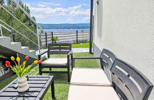 Celina Apartamento | Apartment Luxury Apartman Mir by Interhome