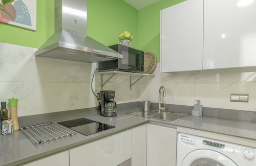 Cádiz Apartamento | Apartamento 'Luz, A Pie De Playa' con Wi-Fi y aire acondicionado