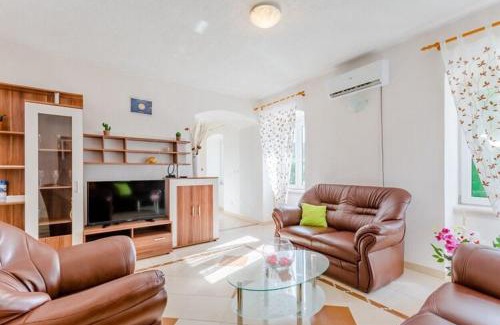 Nerezise Apartamento | Apartment Magdalena - Three Bedroom Apartment