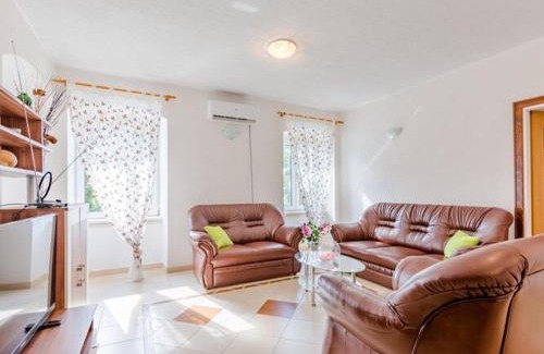Nerezise Apartamento | Apartment Magdalena - Three Bedroom Apartment