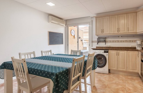 Malgrat de Mar Apartamento | Apartamento 'Malgrat' con terraza privada, Wi-Fi y aire acondicionado