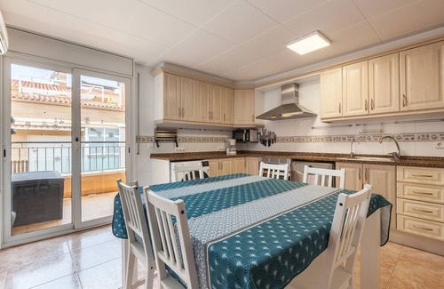 Malgrat de Mar Apartamento | Apartamento 'Malgrat' con terraza privada, Wi-Fi y aire acondicionado