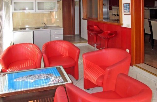 Primosten Apartamento | Apartment Mali Ive (PME300) in Primosten - 6 persons, 3 bedrooms