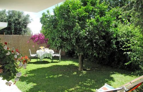 Montignoso Apartamento | Apartment Mandarino by Interhome