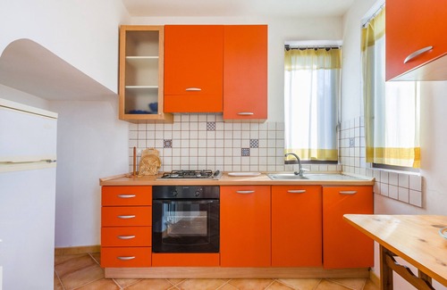 Santo Stefano Apartamento | Apartamento 'Mandorlo' con vistas al mar, terraza privada y Wi-Fi