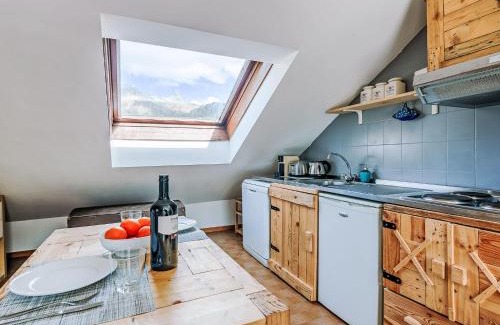 Alba Apartamento | Apartment Mansarda Golfieri by Interhome