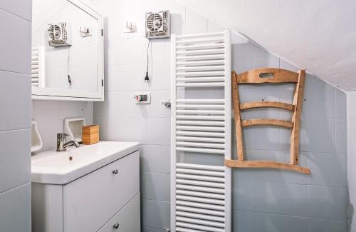 Alba Apartamento | Apartment Mansarda Golfieri by Interhome