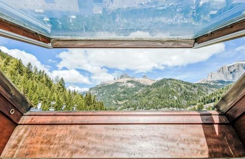 Alba Apartamento | Apartment Mansarda Golfieri by Interhome