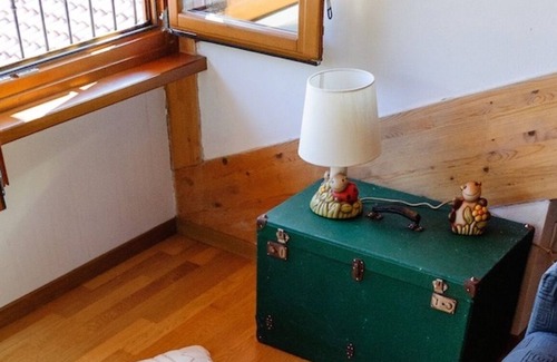 Ronzo-Chienis Apartamento | Apartamento 'Mansarda Ronzo' con vistas a la montaña y Wi-Fi