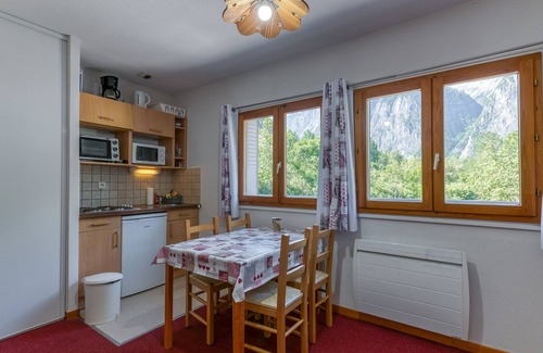 Le Bourg-d'Oisans Apartamento | Apartamento 'Marmotte' con vistas a la montaña, jardín compartido y Wi-Fi